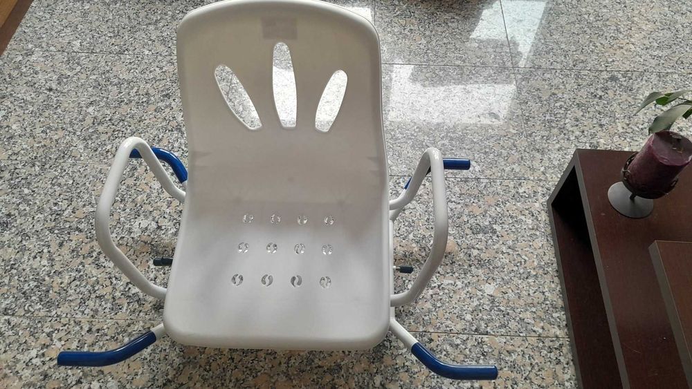 Rotating Bathtub Chair