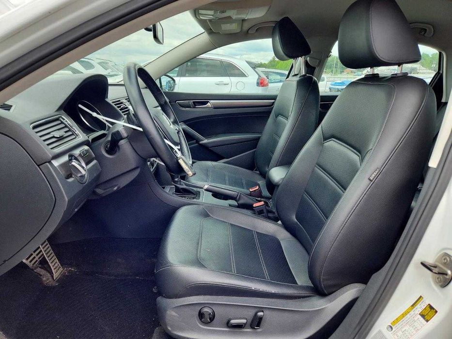 2017 Volkswagen PASSAT R-LINE