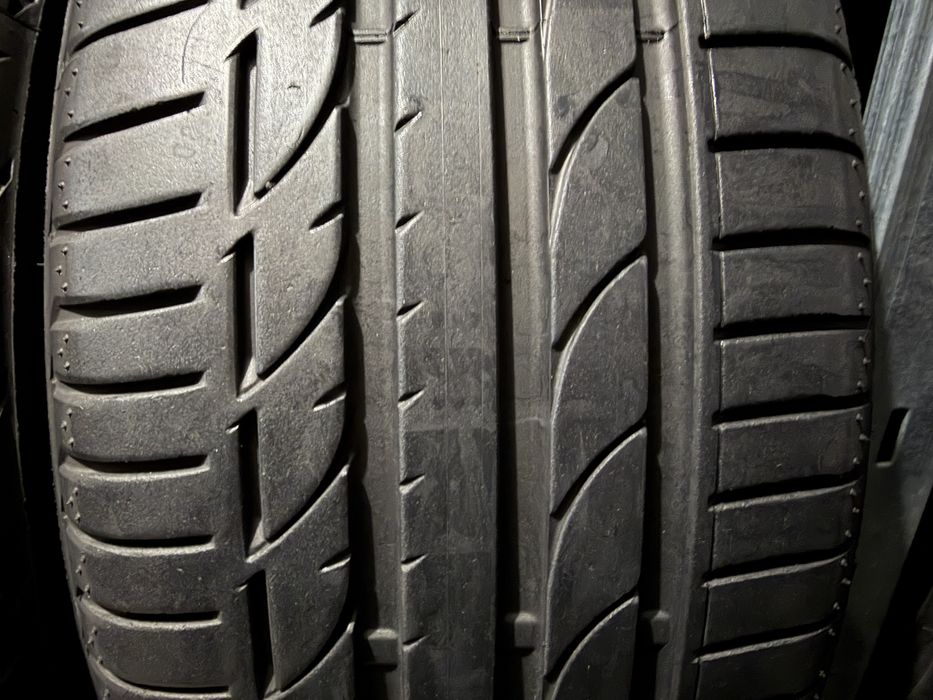 235/40 r 19 Bridgestone 4 шт.