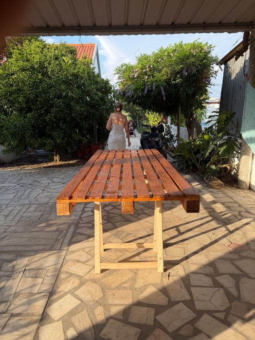 Mesa de jardim em madeira
