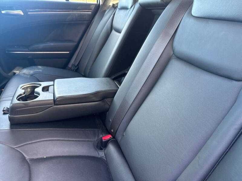 2016 Chrysler 300 Limited