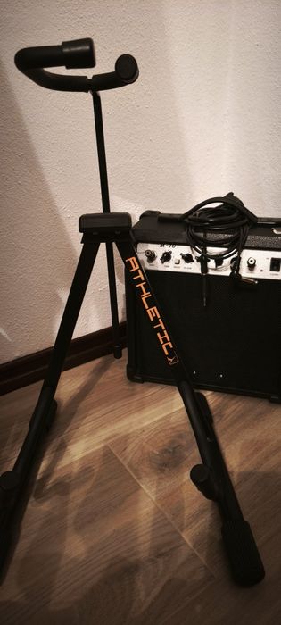 Guitarra elétrica Dean + Amplificador 10w + suporte