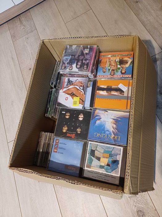 Płyty CD około 200 sztuk