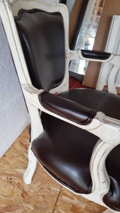 Conjunto de 8 Cadeiras Clássicas Estofadas – Madeira Branca