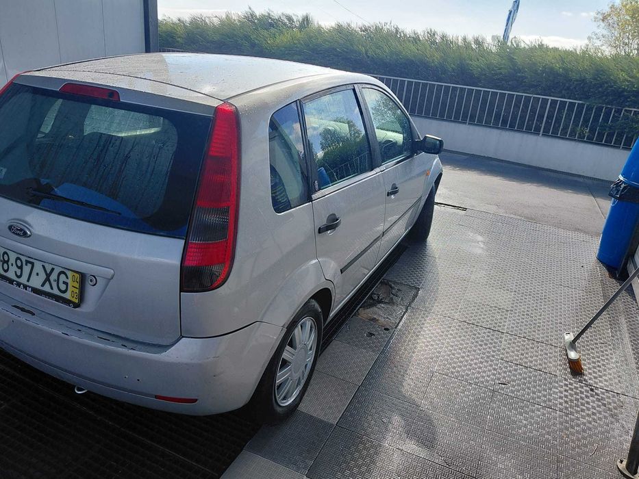 ford fiesta 2003 — photo 2