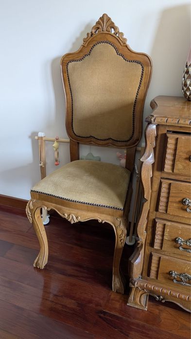 Mobilia de quarto em madeira em bom estado