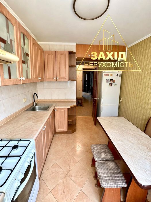 Трикімнатна біля ТЦ «Гостинець» 2 поверх, пр. Молоді