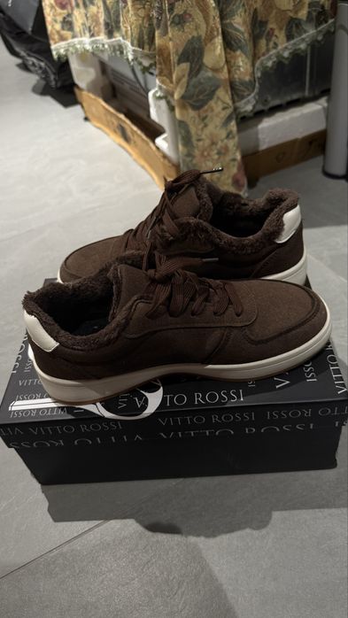 Кросівки жіночі зима