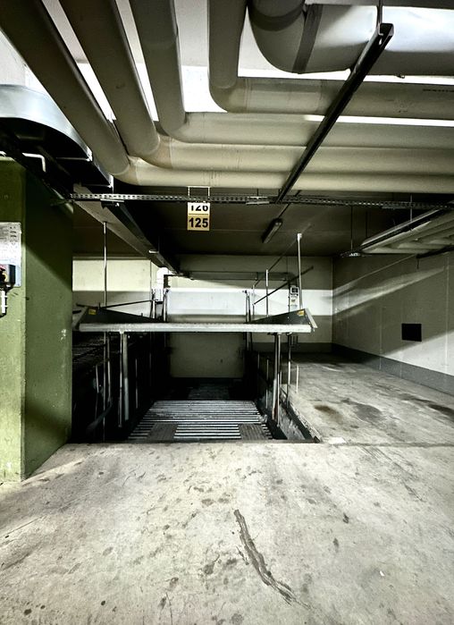 ul. Strońska _ miejsce postojowe _ platforma _ na sprzedaż