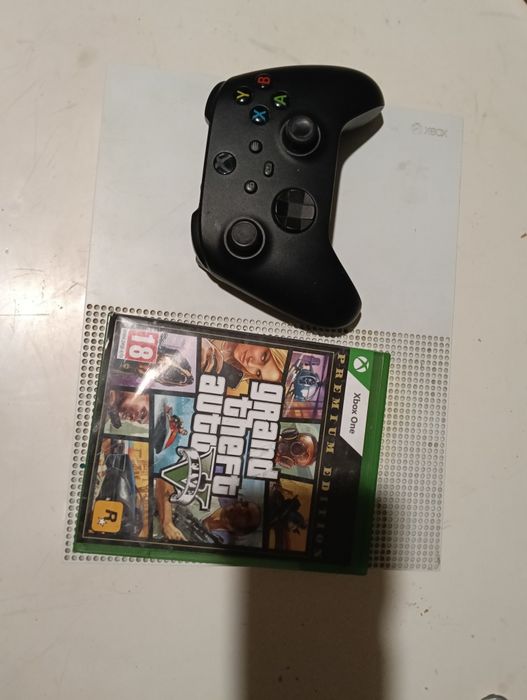 Sprzedam Xbox one s używany w bardzo dobrym stanie