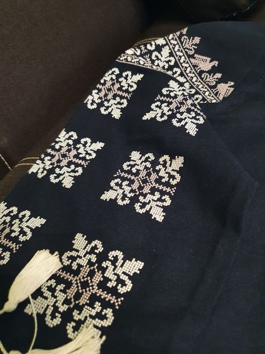 Лляна вишиванка жіноча