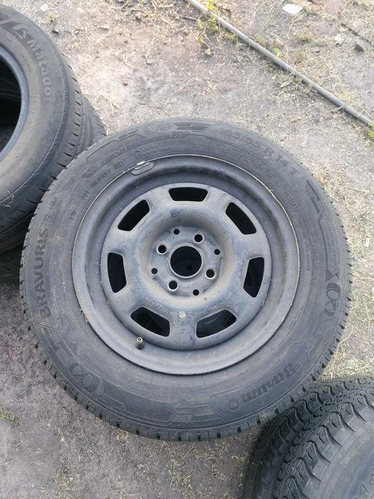 Продам колеса на 4 болта R 14 з резиною в комплекті розмір 185/65 R14