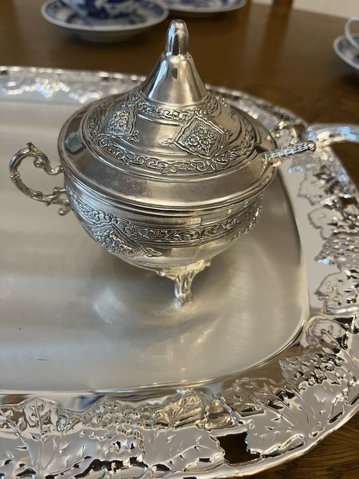 Posrebrzana cukiernica z łyżeczką