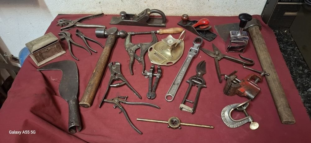 várias ferramentas antigas ( veja a descrição)