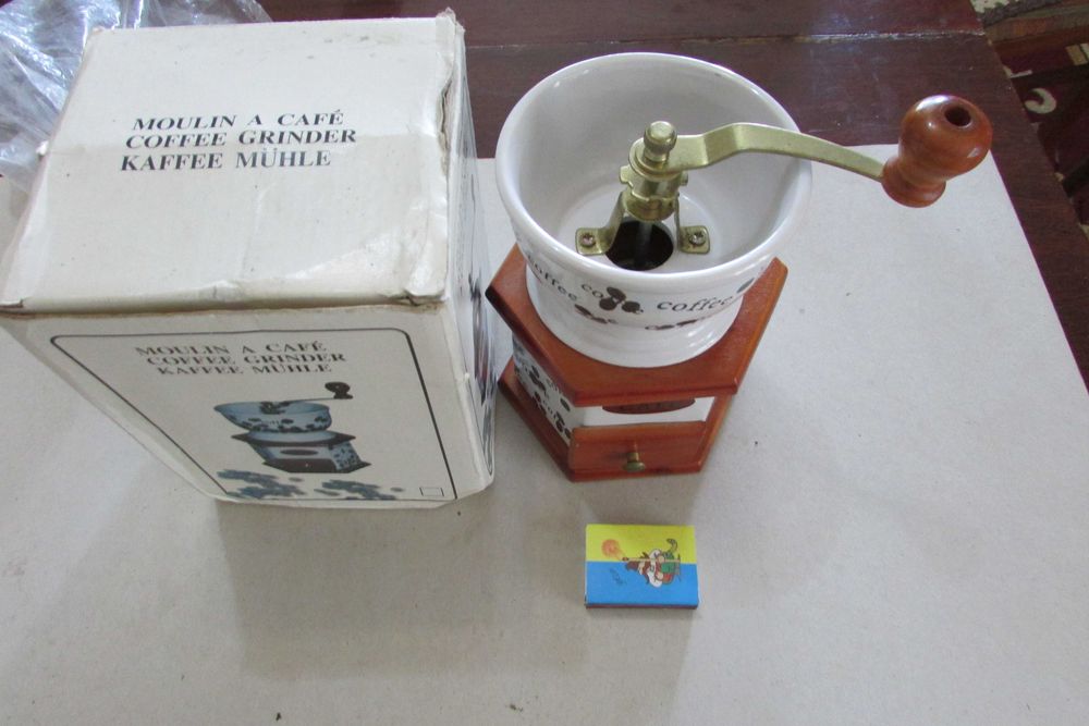 Кавомолка ручна.