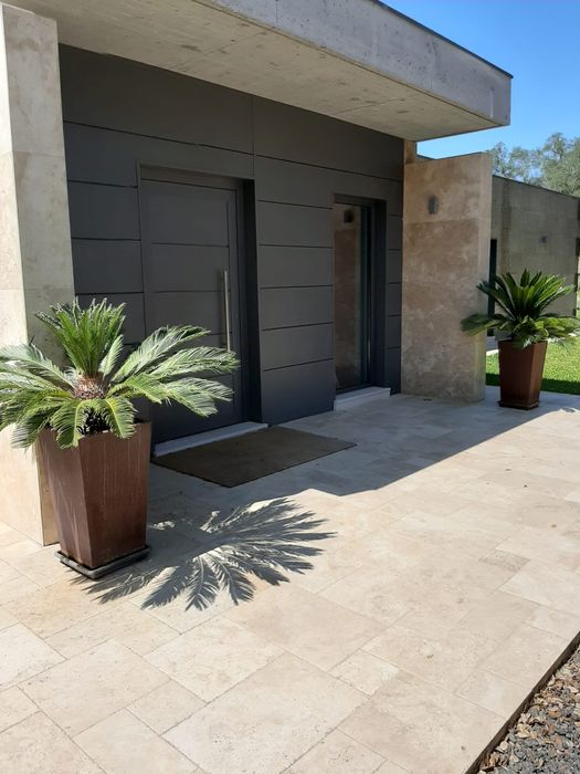 Pavimento em marmore beje