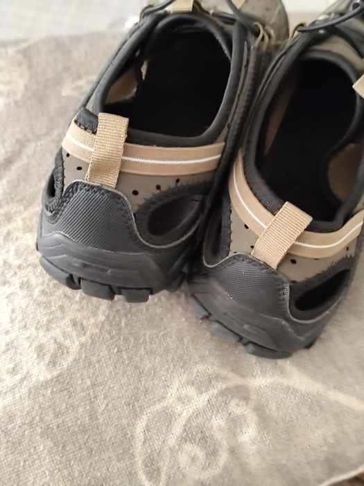 Sapato/Sapatilha de campismo NR 41 novos  da marca HI-TEC
