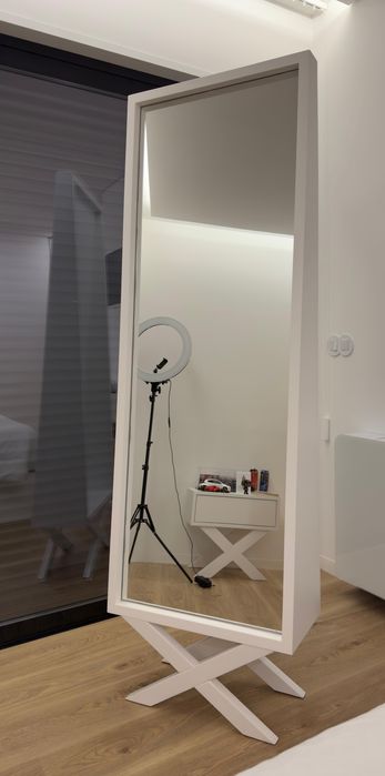 Espelho de chão lacado