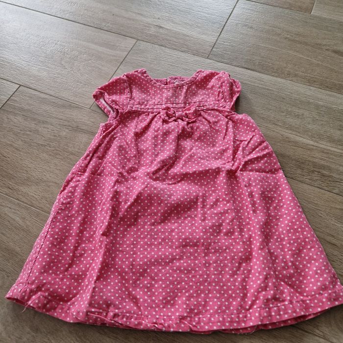 Różowa sukienka 80