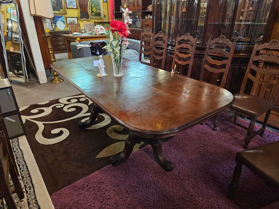 Mesa antiga, extensível - Bom estado geral - Só a mesa as cadeiras são