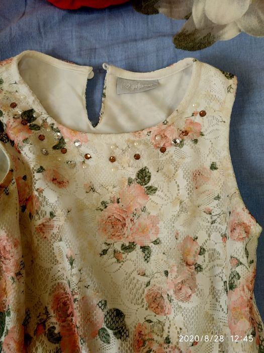 Платье красивенное.