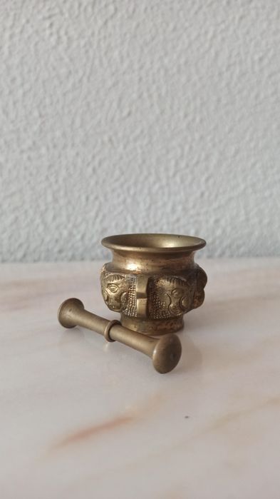 Almofariz miniatura em bronze