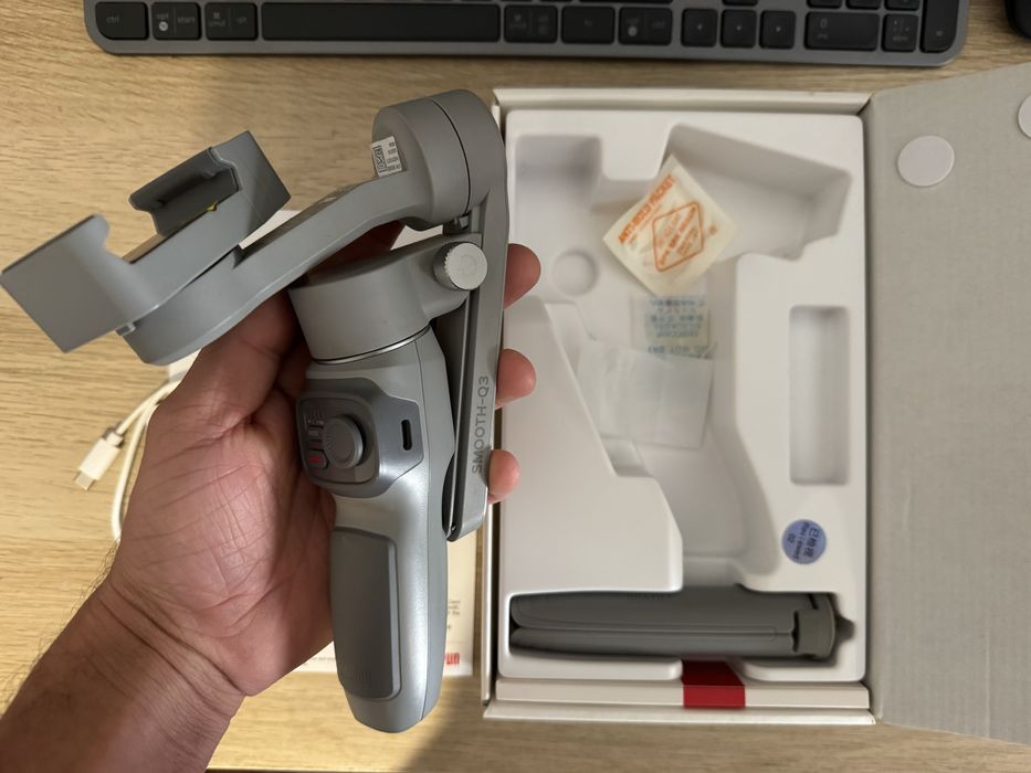 Gimbal ZHIYUN Smooth Q3 (Bluetooth - Autonomia: 15 Horas - Cinzento)