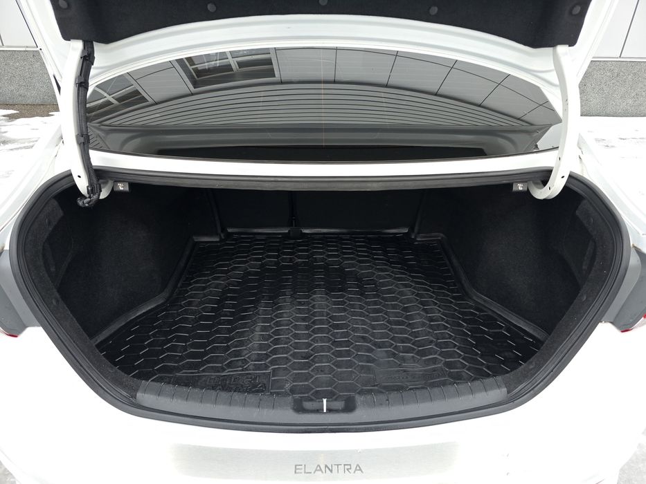 Продам свою Hyundai Elantra 1.6л -  2016г ( ОФИЦИАЛ,  ПЕРВЫЙ ХОЗЯИН  )