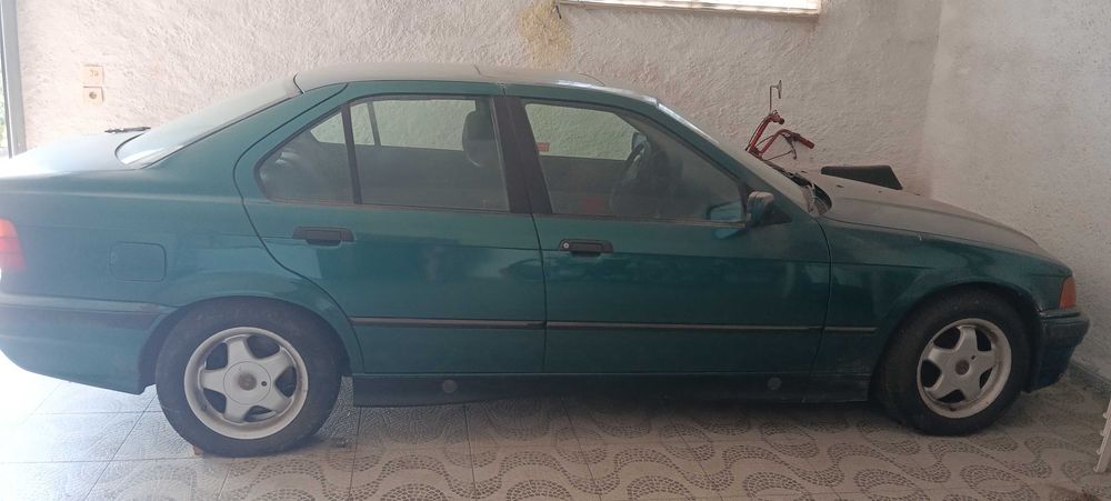 Carro BMW 325 TD a gasóleo