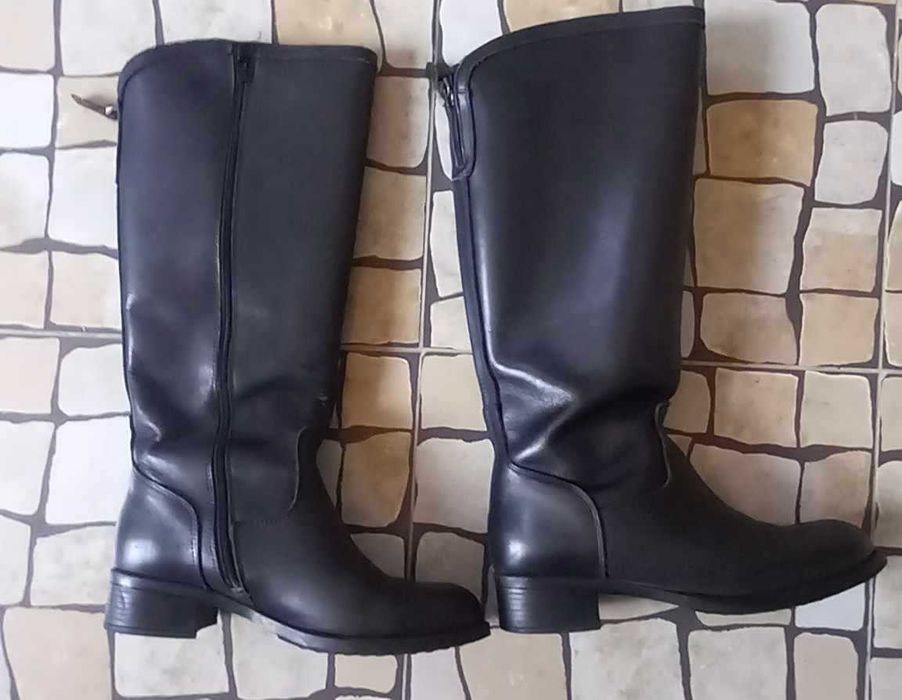 Botas rasas cano alto azul marinho em pele - Tamanho 36