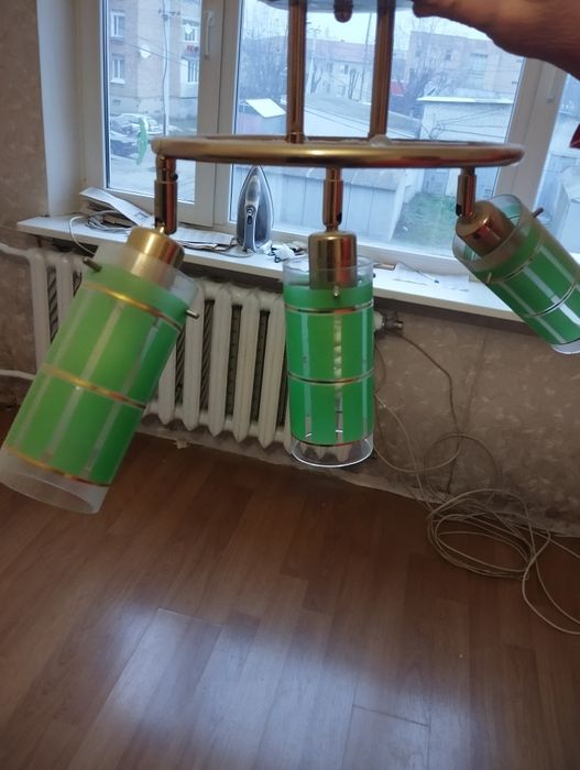 Люстра в кімнату. Бу.