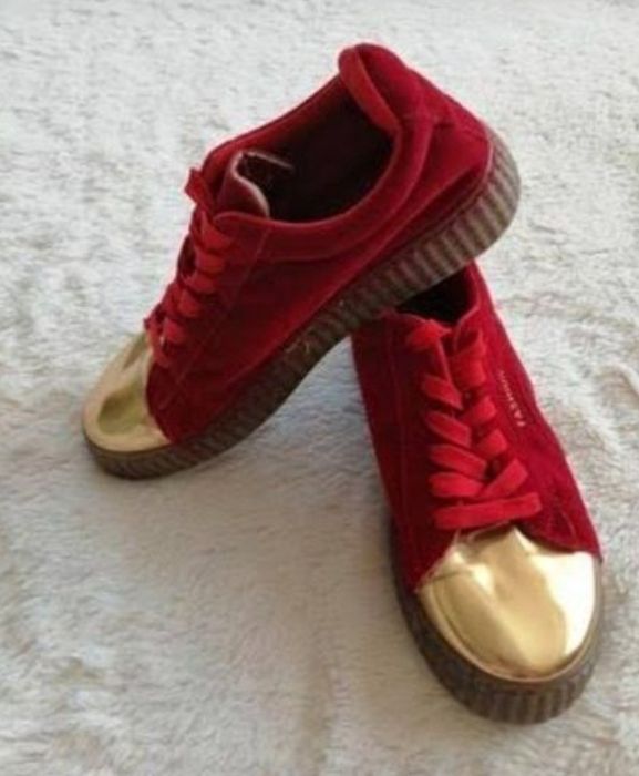 Женские кроссовки.