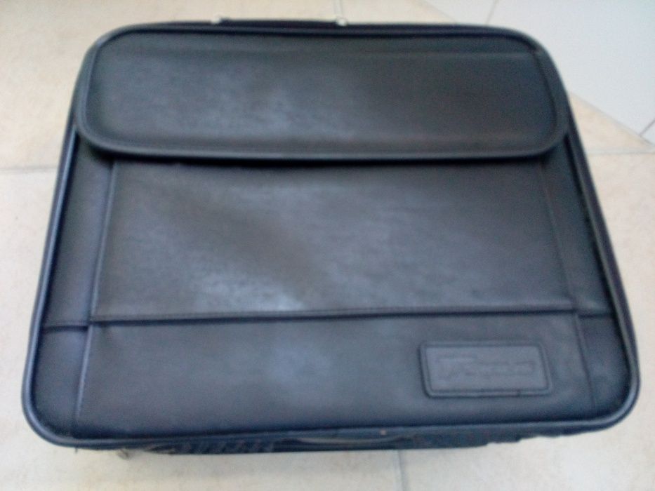 Mala nova em pele Portatil TARGUS