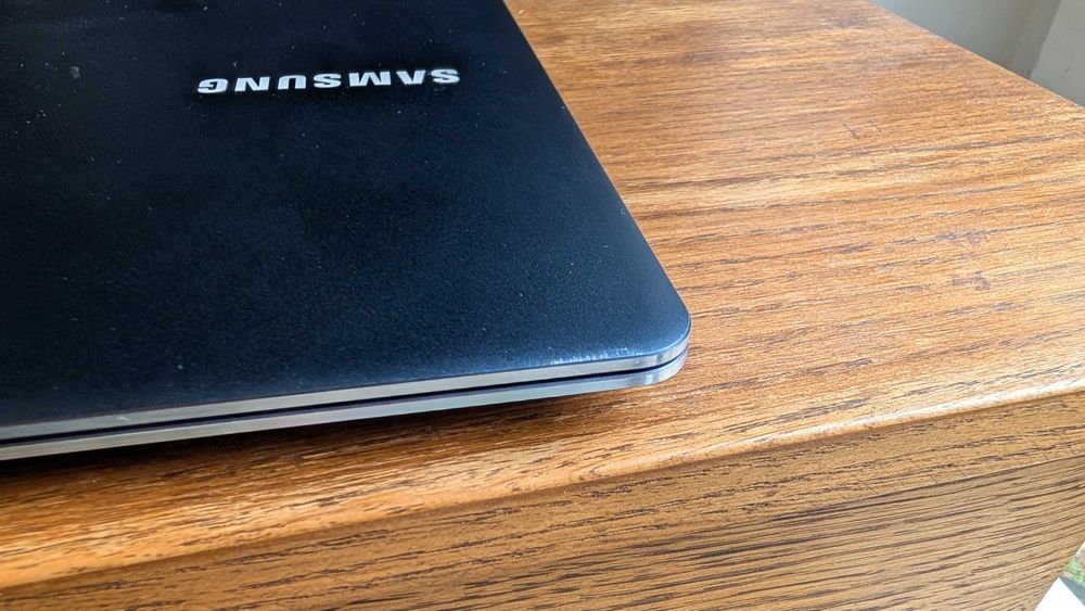 Samsung NP900X3E laptop FullHD i5 4GB 128 BG