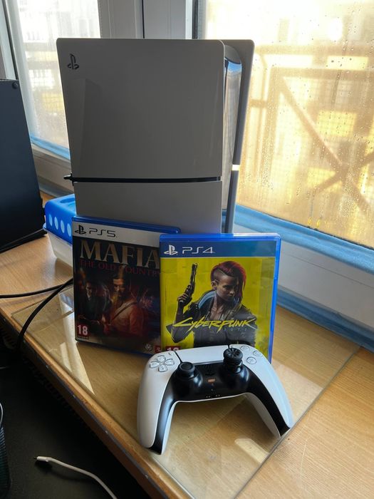 PS5 Slim na 1tb + 2gry
