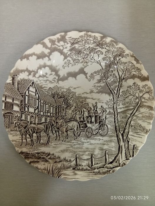 Pratos planos de porcelana Inglesa.