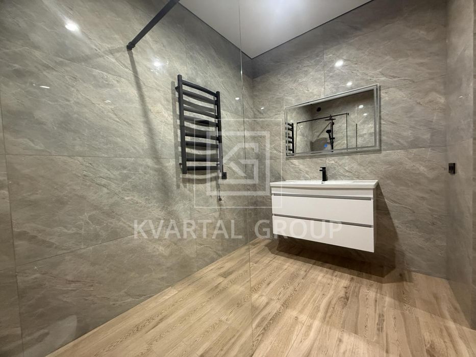 Будинок з ремонтом без меблів Дмитрівка ЦЕНТР