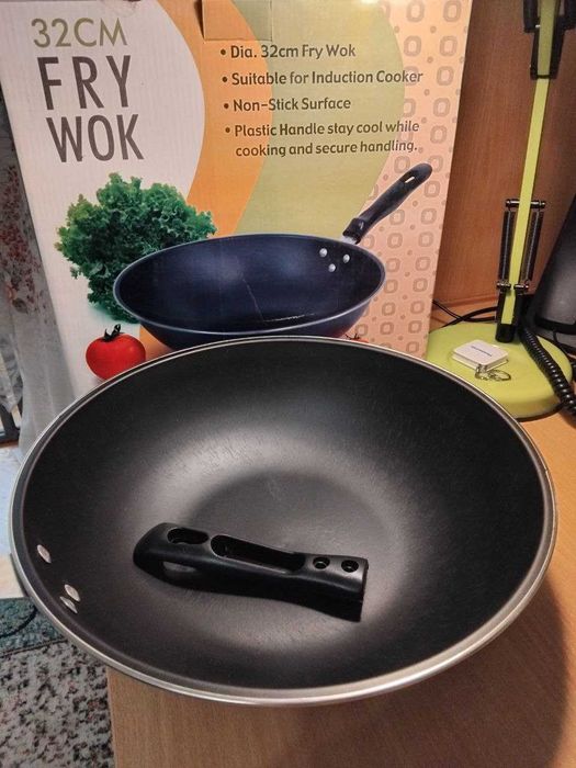 Сковорода- Вок. Діаметр 32 см.