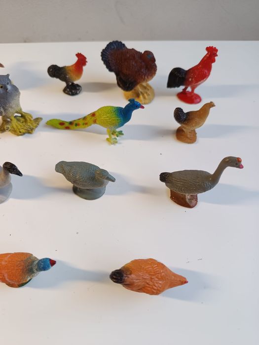 15 bonecos em PVC aves