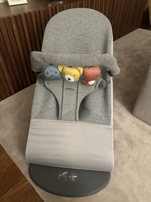 Espreguiçadeira da BabyBjörn c/ oferta brinquedo