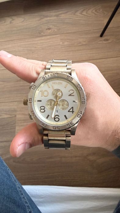 Relógio Nixon dourado
