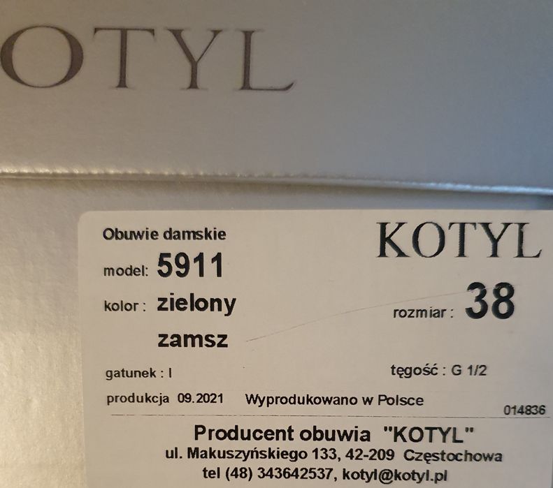 Czółenka zamszowe Kotyl