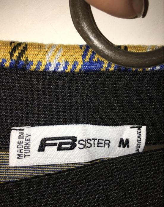 Жіноча трендова спідниця в клітинку