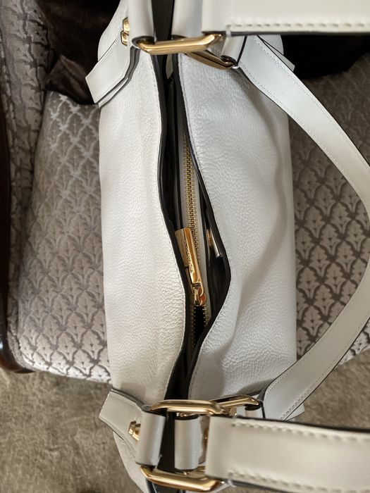 Carteira XL -MICHAEL KORS  estrear pele branca, lindissima!