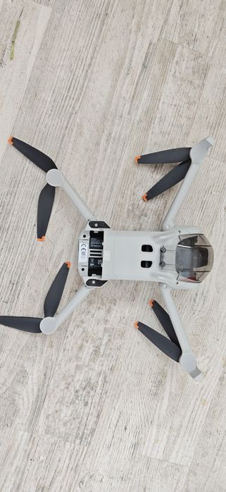 Dron dji mini 3, dwie baterie  + care