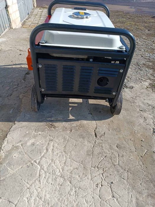 Продам гениратор 2.5 кв