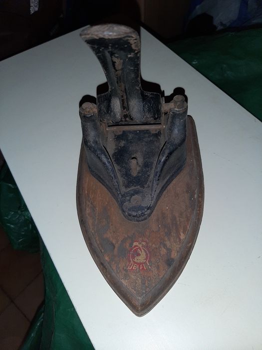 Stary dziurkacz Delfin