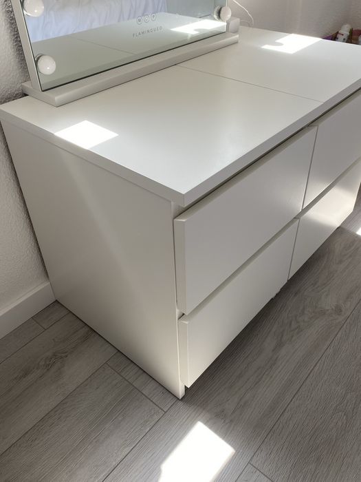 Mesa de cabeceira IKEA