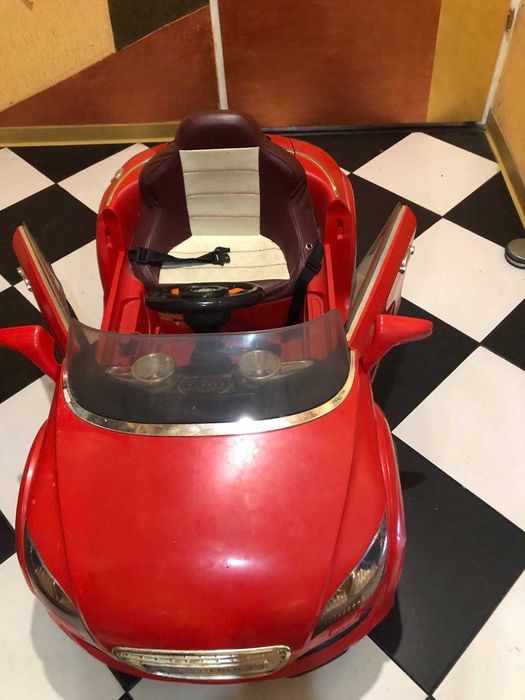 Дитячий автомобіль