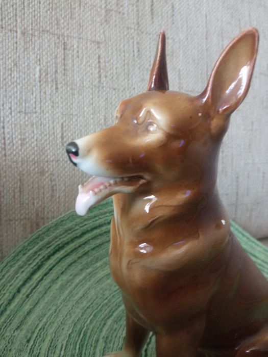 Porcelanowa figurka psa owczarka